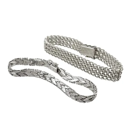Armband, 2 stycken, silver 835/1000, längd 19 resp. 20 cm, bredd 7,5-12 mm, tillverkare bl.a. FBM, svensk kontroll/importstämpel på båda, fint normalt använt skick  Vikt: 40,7 g