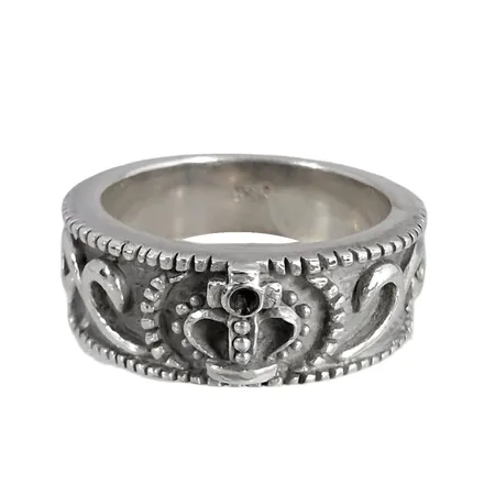 Ring, silver 925/1000, design JUSTIN DAVIS, utanpåliggande dekor, Ø17¼ mm, bredd 7,5 mm, fint skick  Vikt: 8,7 g