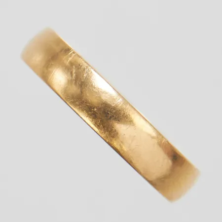 Ring, slät, Ø19½, bredd: 4,4mm, välvd invändigt, repig, Flemming Uziel, 18K Vikt: 6,1 g