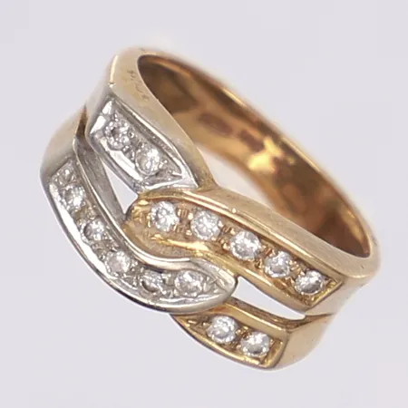Ring med diamanter 14 x ca 0,01ct, stl ca 14¾, bredd 3-8mm, italienska stämplar, vitguld/rödguld, 18K Vikt: 3,8 g