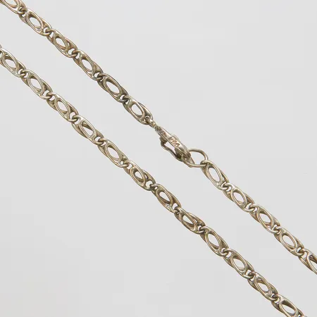 Silverkedja, längd: 45,7cm, bredd: 3,2-3,5mm, ojämnheter längst länk, 925/1000 Vikt: 12,3 g