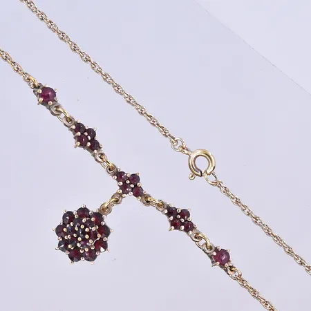Collier med troligen granater, längd 42,5 cm, bredd länk 2 mm, förgyllt, silver 830/1000. Vikt: 6,5 g