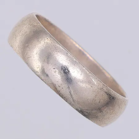 Ring, slät, stl 21, 925/1000 silver Vikt: 6,6 g