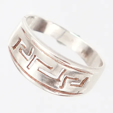 Ring, stl 17, bredd: 3-8mm, silverstämpel  950/1000 Vikt: 2,7 g