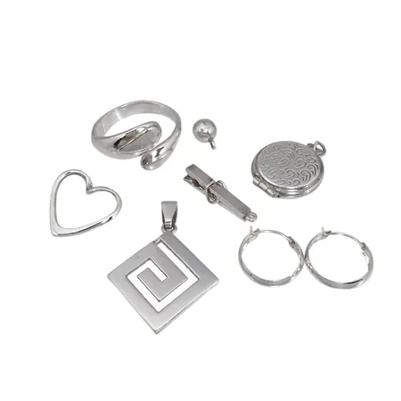 Silversmycken, merparten 925/1000, bl.a. Ring Ø19½-20¼ mm, justerbar, Örhängen Creoler Ø15 mm, fint normalt använt skick  Vikt: 17,6 g