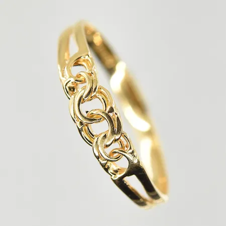 Ring Bismarck, stl 18, bredd 2-4 mm, 18K. Vikt: 1,3 g