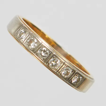 Alliansring, 6 diamanter 0,23ctv enligt gravyr, Ø16¾, bredd: 3,5mm, tvåfärgad, märken efter storleksändring, personlig gravyr, 18K Vikt: 4,1 g