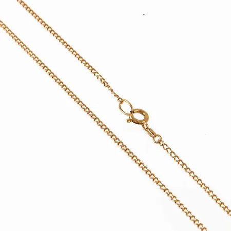 Kedja, Pansar i 18K guld. Den är 58 cm lång, 1,7 mm bred och väger 4,8g. Springring. Slitna länkar och öglor. Ojämnheter.