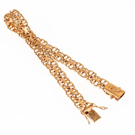 Armband, X-länk med stav i 18K guld. Det är 19 cm långt, 7 mm brett och väger 12,2g. Kistlås. Bruksslitage. 