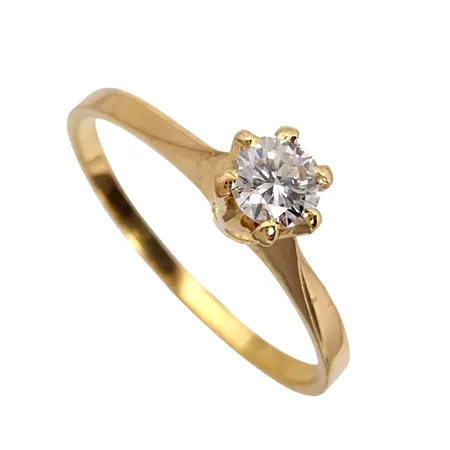 Diamantring, 18K guld, Diamant 0,20ct - graverat på skenans insida, Guldvaruaktiebolaget G. Dahlgren & Co Ab, Malmö, svensk kontrollstämpel, Ø mellan 18,0 och 18¼ mm, bredd 1,7 - 4,3 mm, fint skick Vikt: 1,8 g