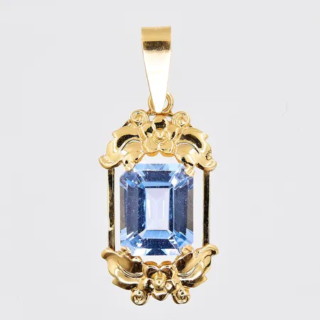 Hänge med ljusblå sten, stl 32x13mm, 18K Vikt: 2,6 g