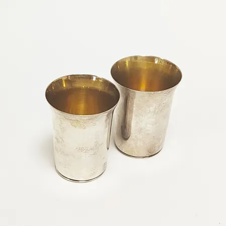 2 Supkoppar, 55x43,5mm, förgylld insida, Till firandet av år 2000- Nytt sekel- Nytt Millenium- Skål för nya tider!, svenska stämplar, silver 925/1000 Vikt: 52,5 g