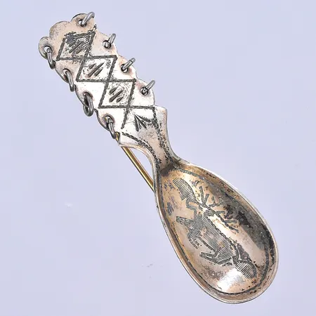 Brosch, längd 56 mm, bredd 18 mm, silver 830/1000. Vikt: 4,3 g