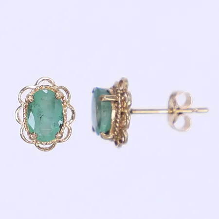 Ett par örhängen med gröna stenar, 8x7mm, 9K Bruttovikt: 1g Vikt: 1 g