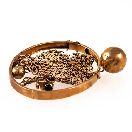 Diverse defekt guld i 18K. Vikt: 28,5g. 