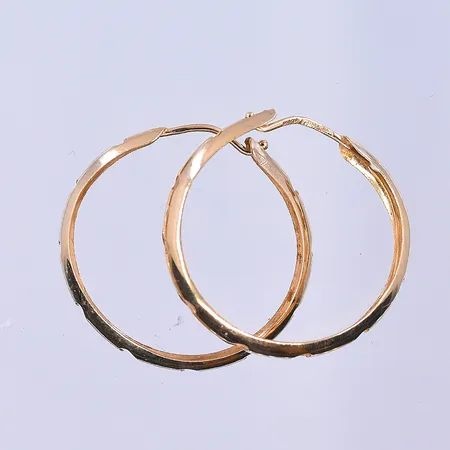 Ett par örhängen, Ø22 mm, bredd 5 mm, 18K. Vikt: 1,7 g