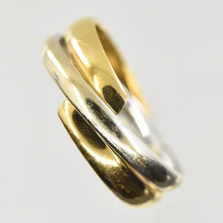 Ring, stl 17¾, bredd 7 mm, rödguld/vitguld, 18K. Vikt: 2,7 g