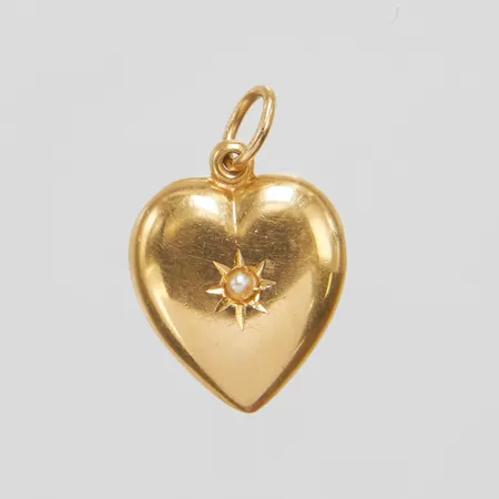 Hänge, hjärta med halvpärla, 28,7x12,1mm, repig, 18K Vikt: 1 g