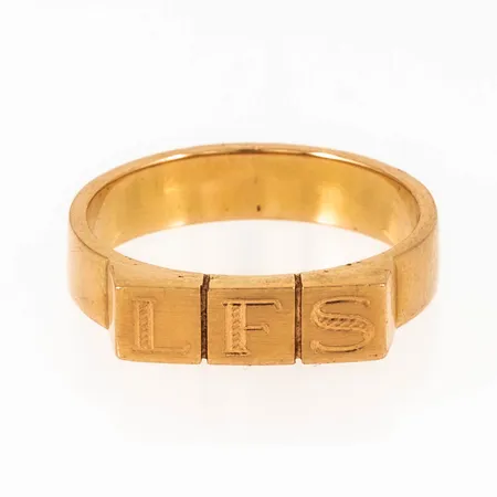 Graverat guld i 18K. Vikt: 4,2g. 