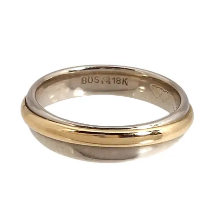 Ring, 18K guld, tvåfärgad modell, Schalins Ringar AB (BÖS), Ø18¼ mm, bredd 5 mm, invändig gravyr Vikt: 7,3 g