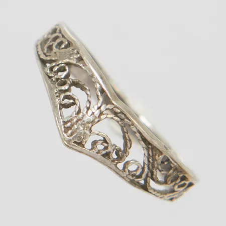 Silverring, Ø ca15½, bredd: 2,3-6,5mm, skev, 925/1000 Vikt: 1,2 g