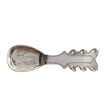 Vintage Brosch "Lappsked med hängen", förgyllt silver (något svag förgyllning), tillverkad av Bror Onnela Haparanda 1944, längd 52,5 mm, bredd 16 mm Vikt: 4,4 g
