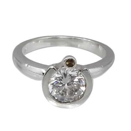 Ring, silver 925/1000, stenar, bl.a. Cubic Zirconia, Ø18¾ mm, bredd 2,5-12,5 mm, tillverkare JAa, fint skick  Vikt: 6,2 g