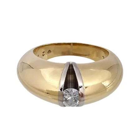 EXKLUSIV RING, design OLE LYNGGAARD Danmark, 18K guld, Diamant 0,25ct, svensk kontrollstämpel, rödguld med inslag (dekor) av vitguld, Ø17¼ mm, bredd 3,7 - 9 mm, någon ojämnhet, för övrigt i fint skick Vikt: 10,2 g