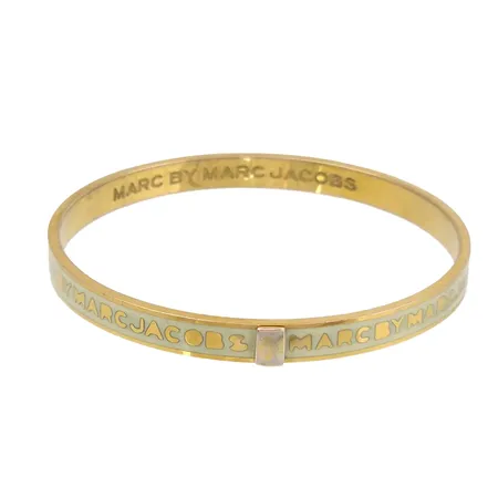 Armring, MARC BY MARC JACOBS, förgylld metall, ej öppningsbar, inre mått 18,5 cm, bredd 6 mm, mycket fint skick, vikt 17,3 gram