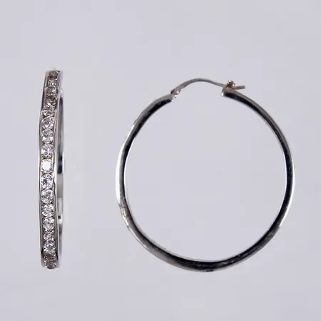Ett par örhängen med vita stenar, Creoler, Ø ca 40mm, 925/1000, silver Vikt: 16,3 g