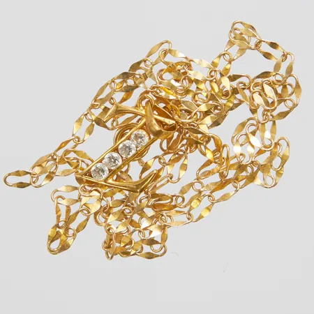 Diverse guld, skevt, saknas sten, 18K, bruttovikt: 2,8g.