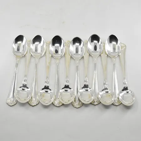 12 skedar, modell Sachsisk, längd 10½ cm, 830/1000 silver. Vikt: 137 g