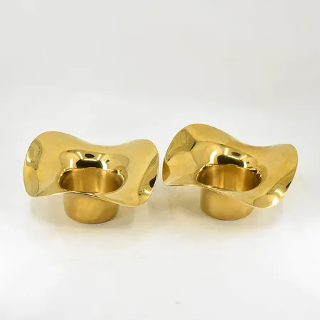 Ett par ljushållare, Georg Jensen, modell Cobra Ø10 cm, höjd ca 5 cm, rostfritt stål, förgyllda, inga tillbehör.