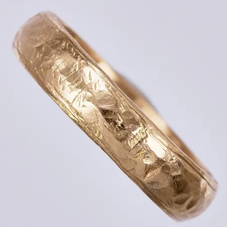 Ring, stl: ca 19, bredd: ca 4mm, BEH, Bengt Hallberg Guldsmeds AB, Köping, år 1992, 18K   Vikt: 6,4 g