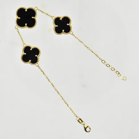 Armband med onyxplattor, längd 18-20½ cm, bredd 1-16 mm, Obs Ej märkesdesign, 21K. Vikt: 8,8 g
