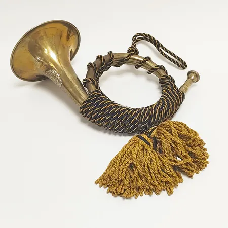 Posthorn, Gotthard post, FlüelenCamerlata, 1831, mässing, 30cm, tygtofs, buckla, åldersbetingat slitage. Vikt: 0 g