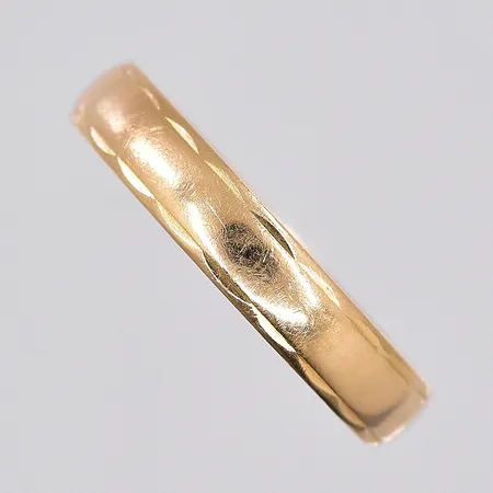 Ring, stl 19, gravyr, 18K Vikt: 3,7 g