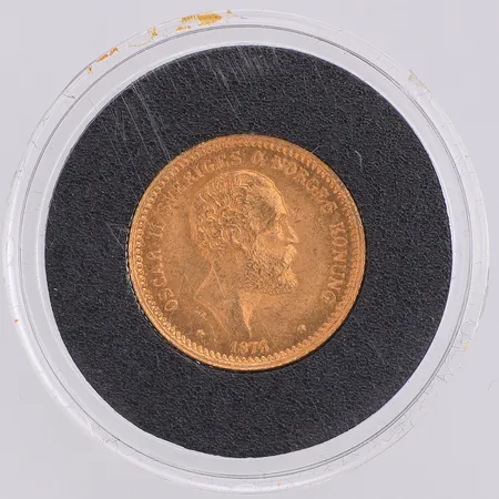 Mynt, Oscar II Sverige och Norges Konung 1901, nominellt värde 10kr, Ø18mm, 21,6K. I plastetui. Vikt: 4,5 g