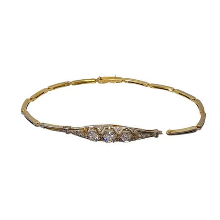 Diamantarmband, 14K guld, Diamanter 0,15ct + 0,20ct + 0,15ct, gammalslipade, 18 Rosenstenar, stämplar 585 och D. A, längd 19,5 cm, bredd 2 - 6,5 mm, trasig länk, säkerhetskedja saknas, någon intryckning på mittdelen Vikt: 8,5 g