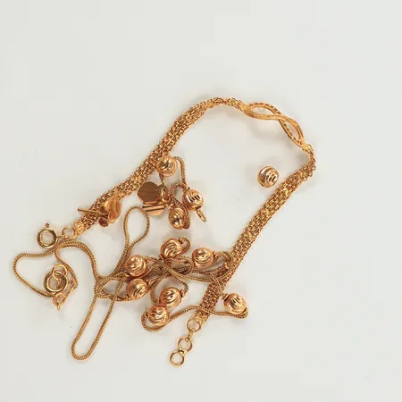 Halsband, armband, udda örhänge, allt trasigt & defekt, 21K 14,4g Vikt: 14,4 g