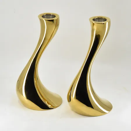 Ett par ljusstakar, Georg Jensen, modell Cobra, design Constantin Wortmann, höjd 16 cm, rostfritt stål, förgyllda, inga tillbehör.