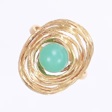 Ring med grön sten, stl 17½, bredd 2-20mm, limrester vid sten, 18K Bruttovikt: 5,4g Vikt: 5,4 g