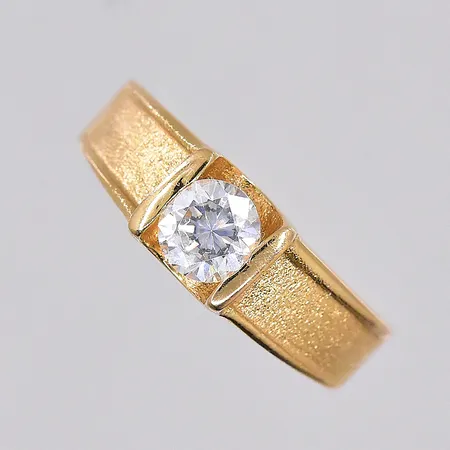 Hänge med vit sten, stl 35x5mm, 18K Vikt: 2,8 g