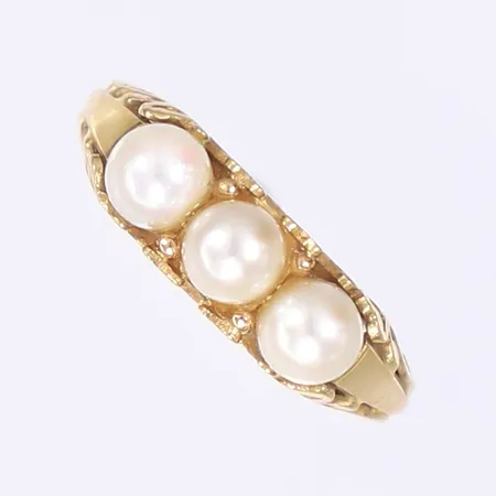 Ring med pärlor, stl 19½, bredd 2-6mm, 18K Bruttovikt: 4,1g Vikt: 4,1 g