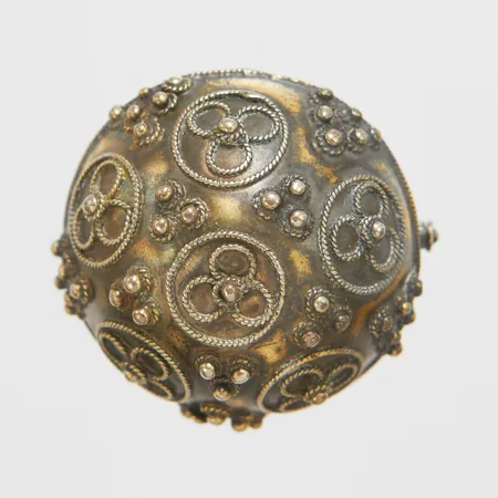 Silverbrosch, Ø32mm, höjd: 14mm, buckla, 800/1000 Vikt: 8,9 g
