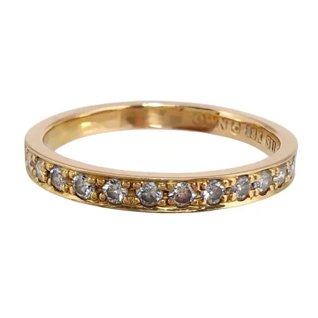 Diamantring, 18K guld, Diamanter 13 x 0,02ct, Guldsmed Rolf Nilsson (OWN), Kristianstad, Ø16½ mm, bredd 2,3 mm, fint skick Vikt: 2,3 g