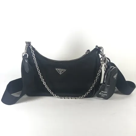 Prada Re-Edition 2005 Re-Nylon and Saffiano mini bag (Bandoliera Tessuto+Saffiano), 22x18x6cm, svart nylon, beslag i vitmetall, box, ingen dustbag, kvitto och cert från Prada Amsterdam 2020, fläckar, viss doft