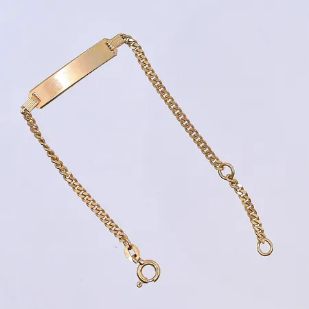 Armband med bricka, längd 13 cm +2,5 cm, bredd 2-5 mm, 18K. Vikt: 4,3 g