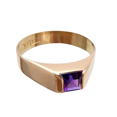 Ring, 18K guld, lila Safir 3,5 x 4 mm, Hedbergs Guld (HSG), Dalsjöfors, svensk kontrollstämpel, Ø16,0 mm, bredd 3,3 - 4 mm, fint skick, sten utan anmärkning Vikt: 1,5 g