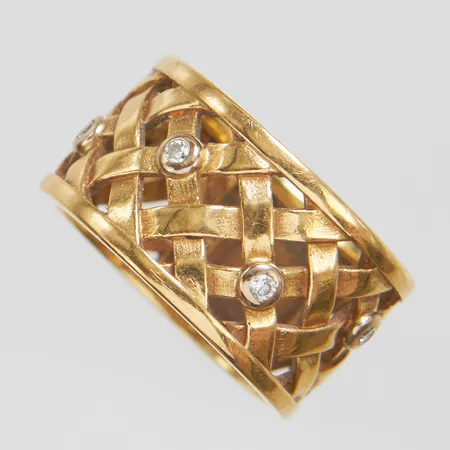 Ring, Ole Lynggaard "Flet", diamanter 5 x ca 0,02ct, Ø17½, bredd: 1,3-1,5mm, repig, missfärgad invändigt, 18K Vikt: 9,7 g